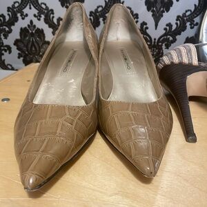 Bandolino light brown/tan kitten heel